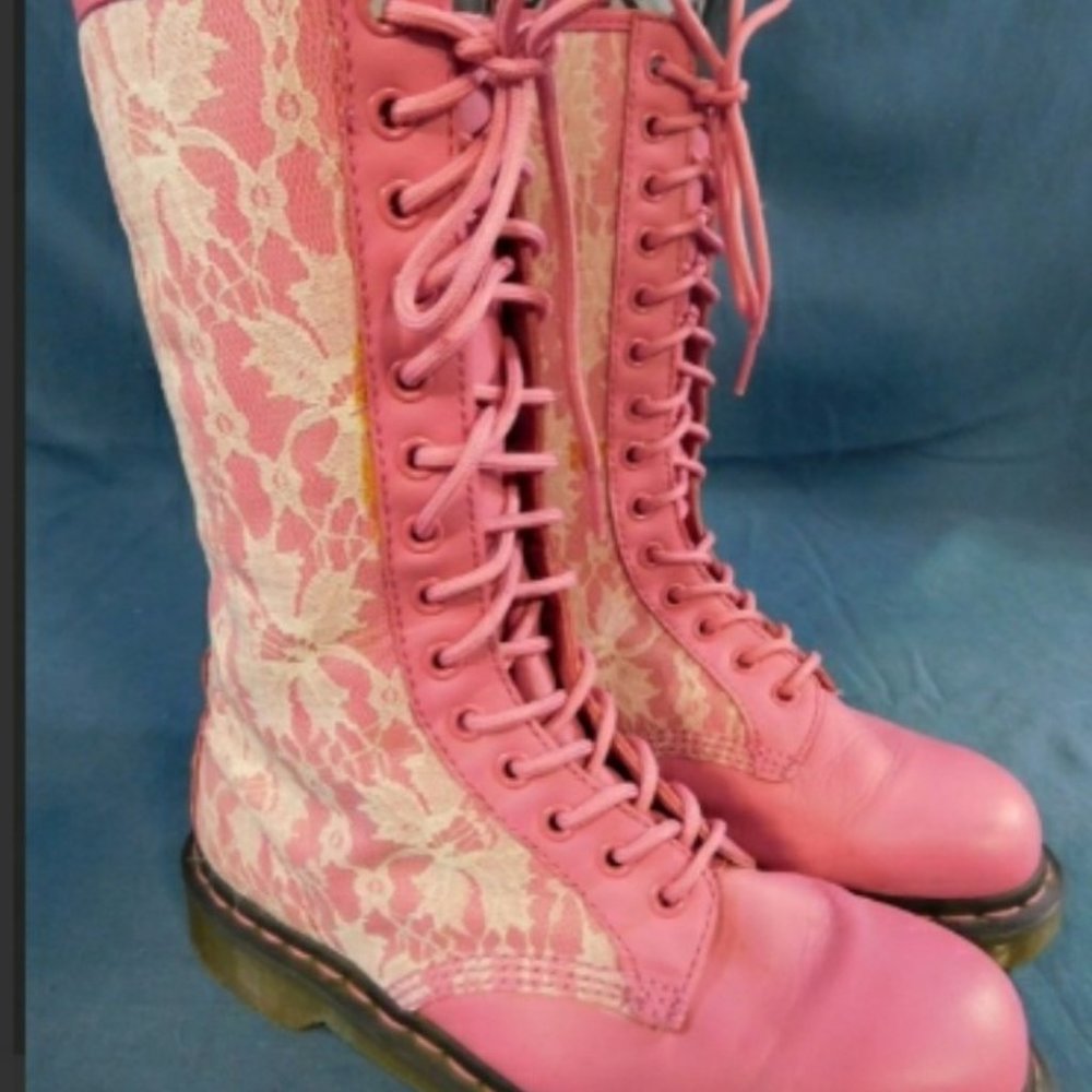 Dr. MARTENS PINK LACE Leather. The Sexiest Docs!